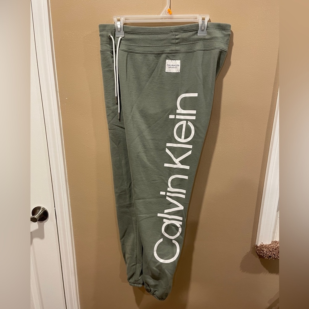 EUC Calvin Klein sweatpants